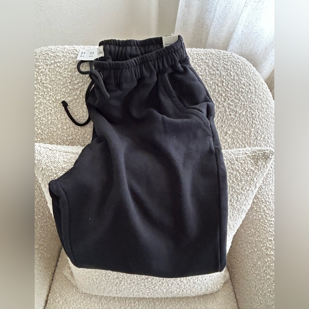 BNWT Abercrombie black sweatpants for women size large. Smoke and pet free home